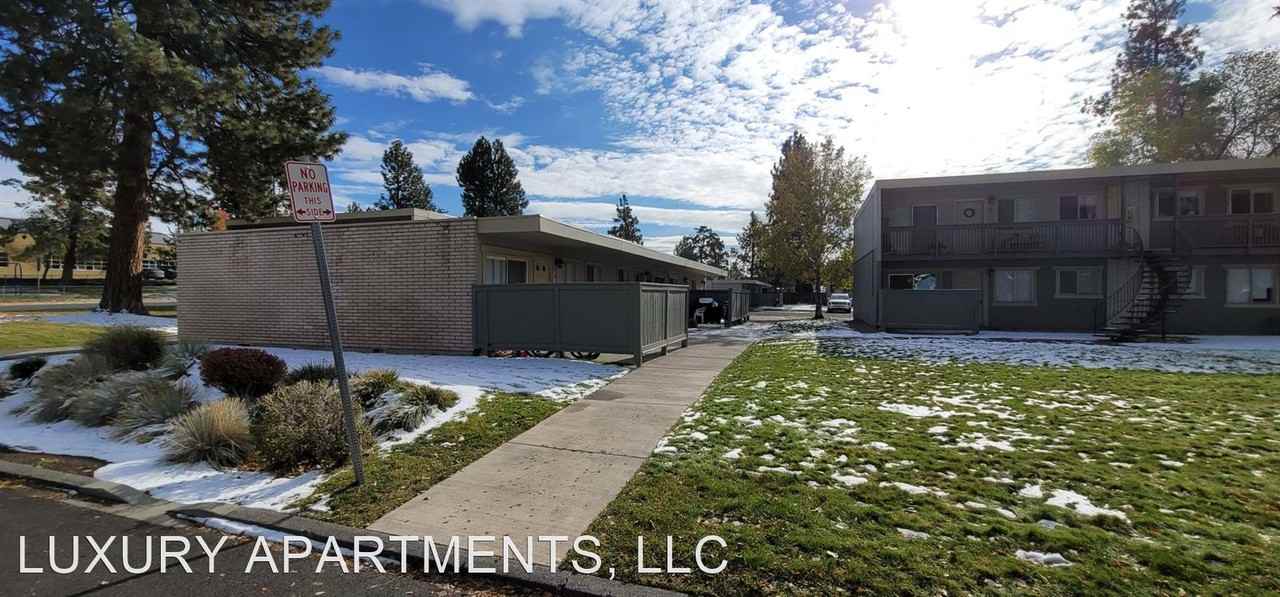 130 NE 6TH STREET - Photo 2 of 5