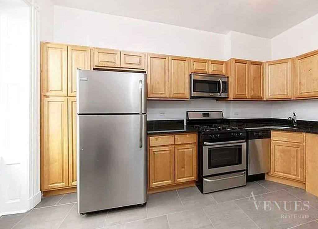 375 State St #4D - Photo 3 of 6