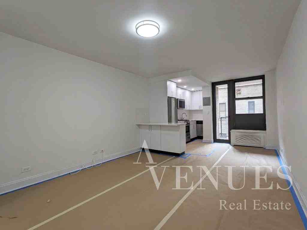 E 35th St #4D - Photo 2 of 5