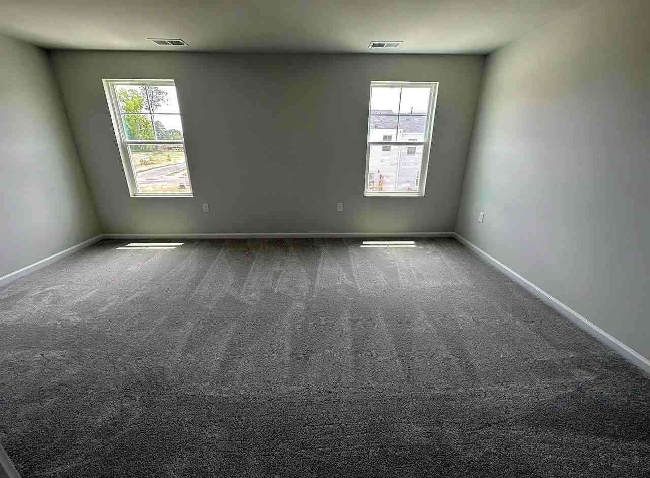 2533 Kasota Ln - Photo 4 of 28
