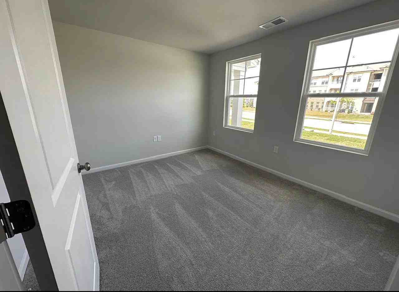 2533 Kasota Ln - Photo 5 of 28