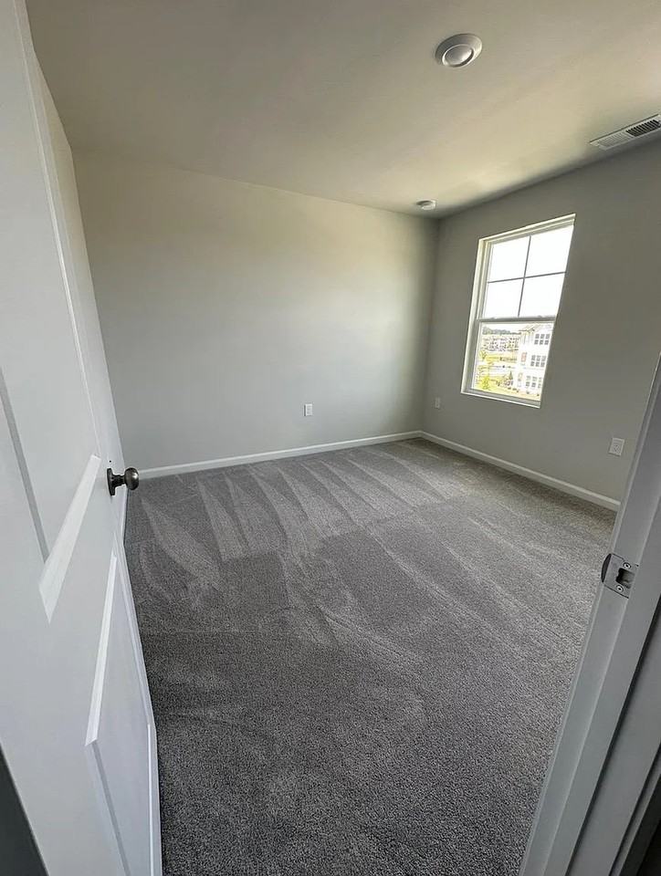 2533 Kasota Ln - Photo 6 of 28