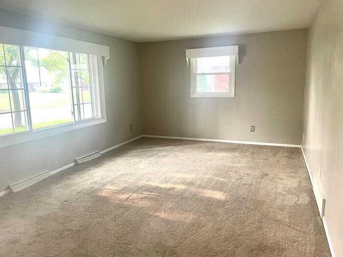 1345 Primrose Ln - Photo 2 of 8