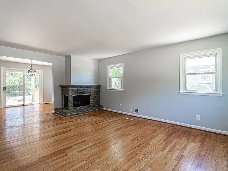 322 Valley Court Rd - Photo 2 of 20