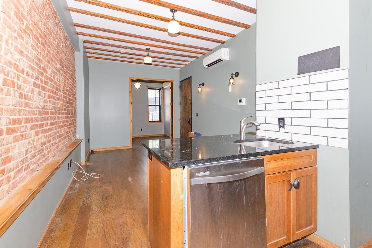 194 Montrose Ave #1R - Photo 3 of 16
