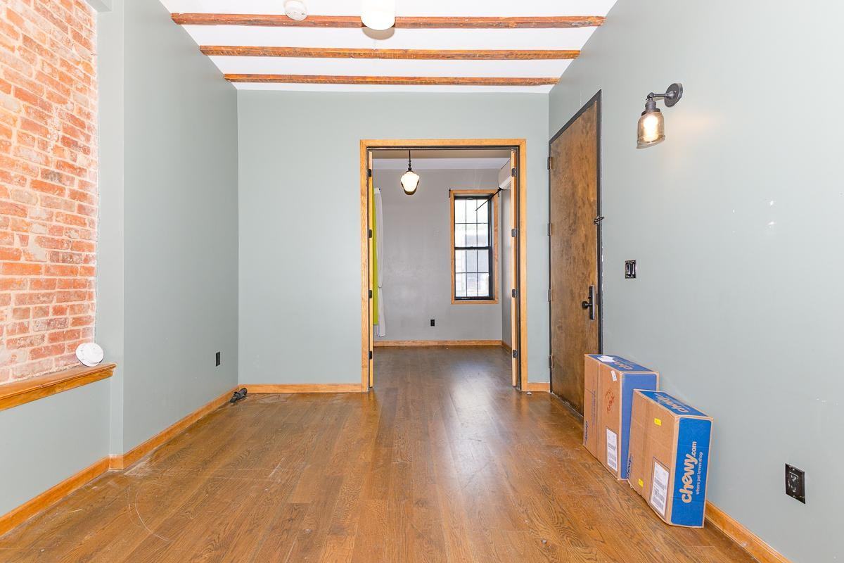 194 Montrose Ave #1R - Photo 4 of 16