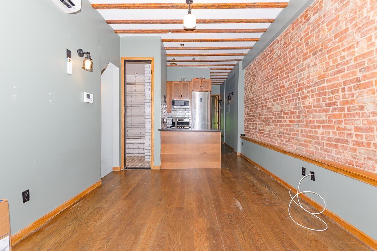 194 Montrose Ave #1R - Photo 5 of 16