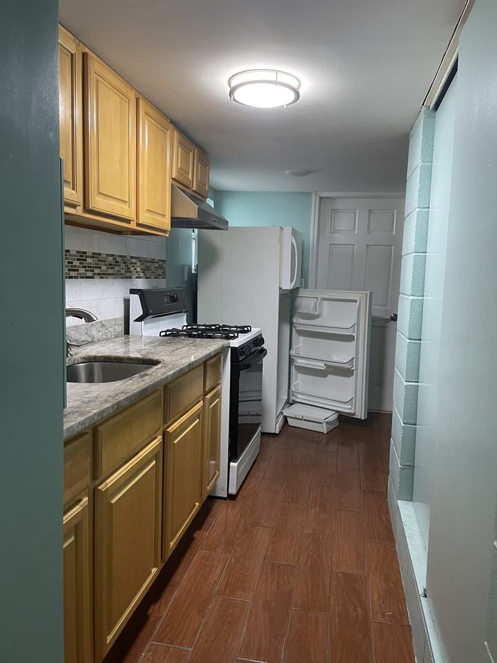 E 57th Pl #BS - Photo 3 of 4