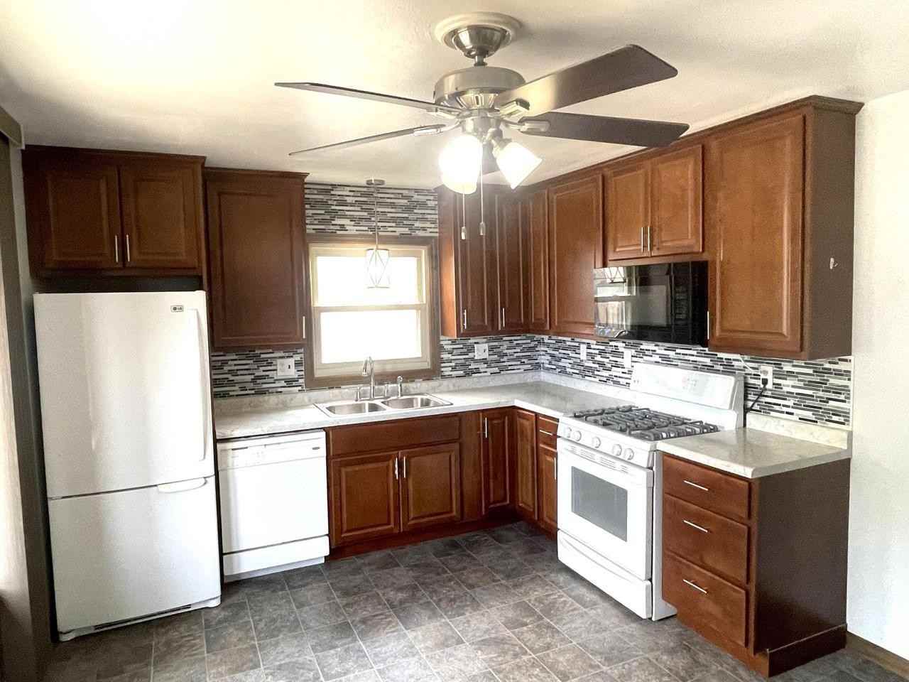 6652 S 20th St #NA - Photo 2 of 11