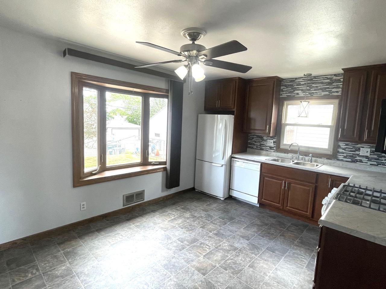 6652 S 20th St #NA - Photo 3 of 11