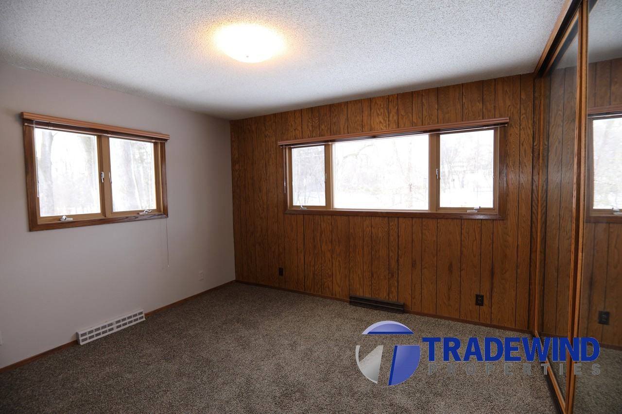 1413 Wisconsin Avenue North - Photo 3 of 21