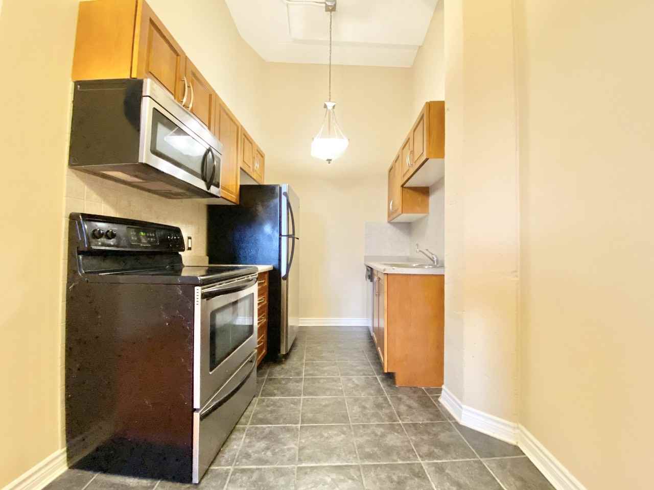 202-80 King William St, Hamilton, Ontario - Photo 2 of 11