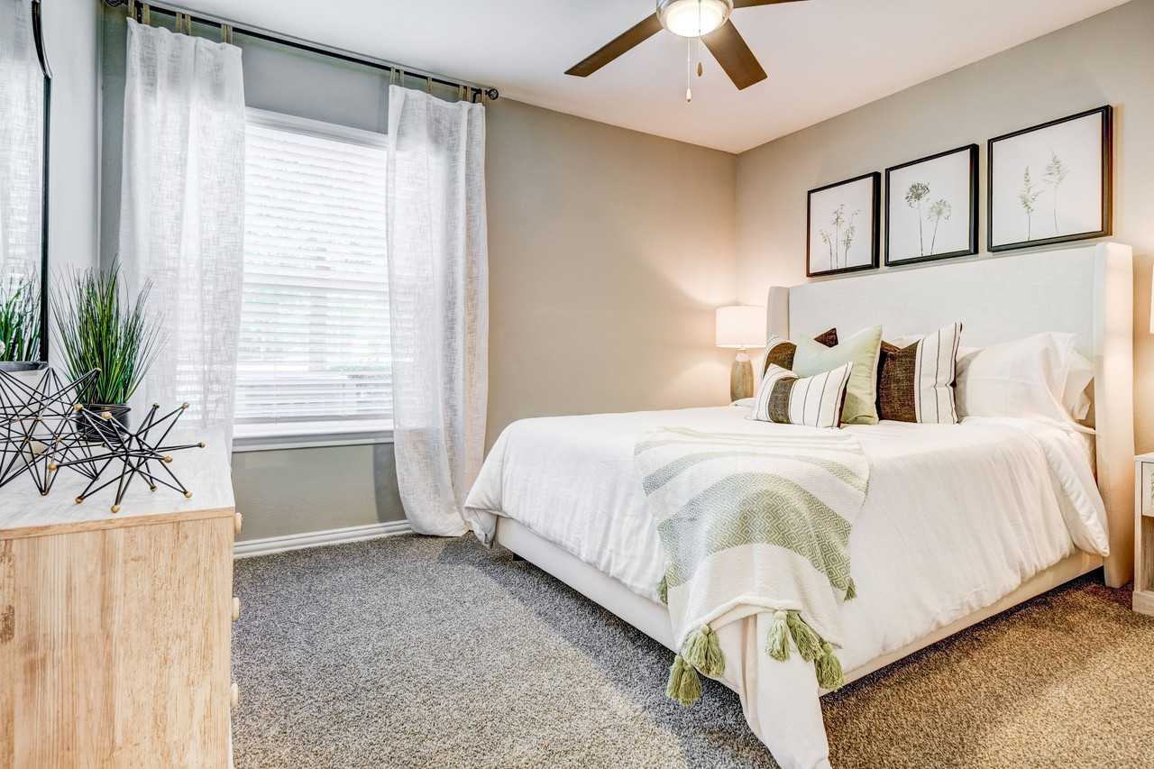 The Oaks at Hampton - Photo 2 of 20