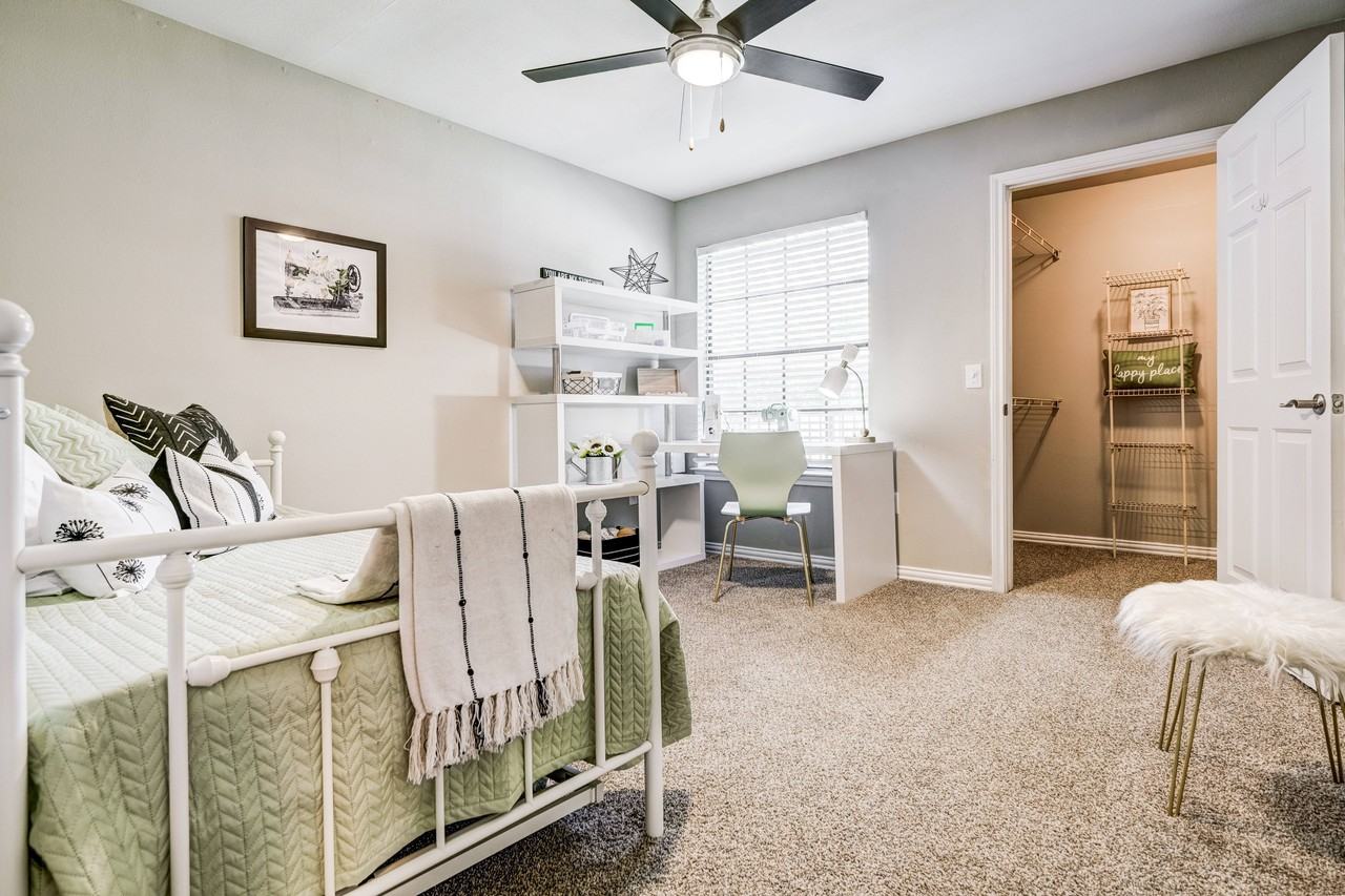 The Oaks at Hampton - Photo 3 of 20