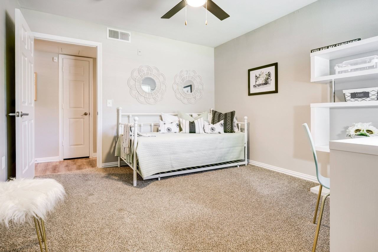 The Oaks at Hampton - Photo 4 of 20