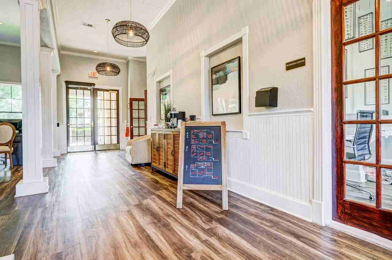 The Oaks at Hampton - Photo 7 of 20