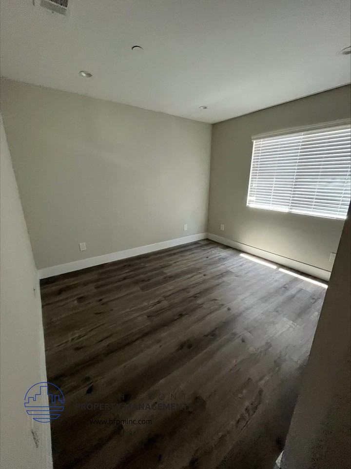 744-746 1/2 W 4th St. - Photo 3 of 15