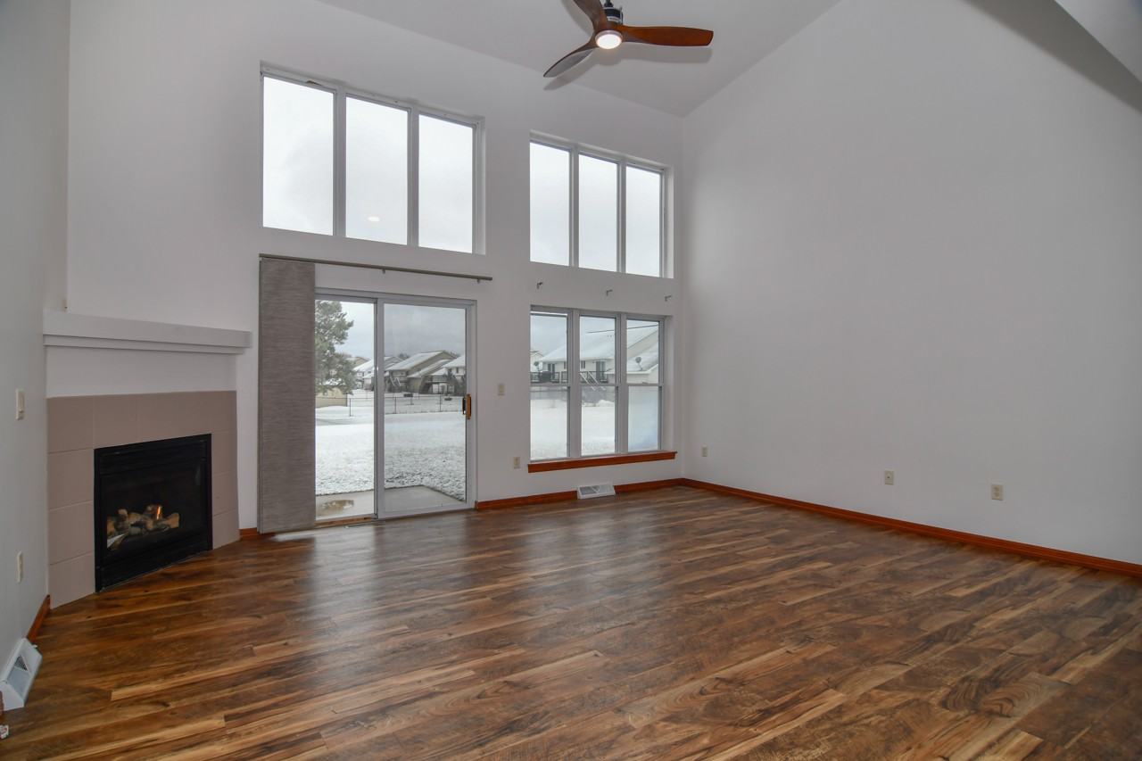 160 E River Dr #160 - Photo 4 of 27