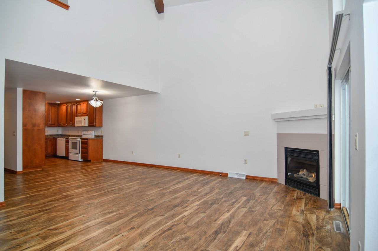 160 E River Dr #160 - Photo 5 of 27