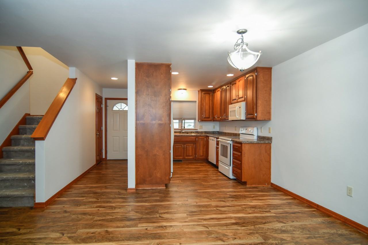 160 E River Dr #160 - Photo 6 of 27