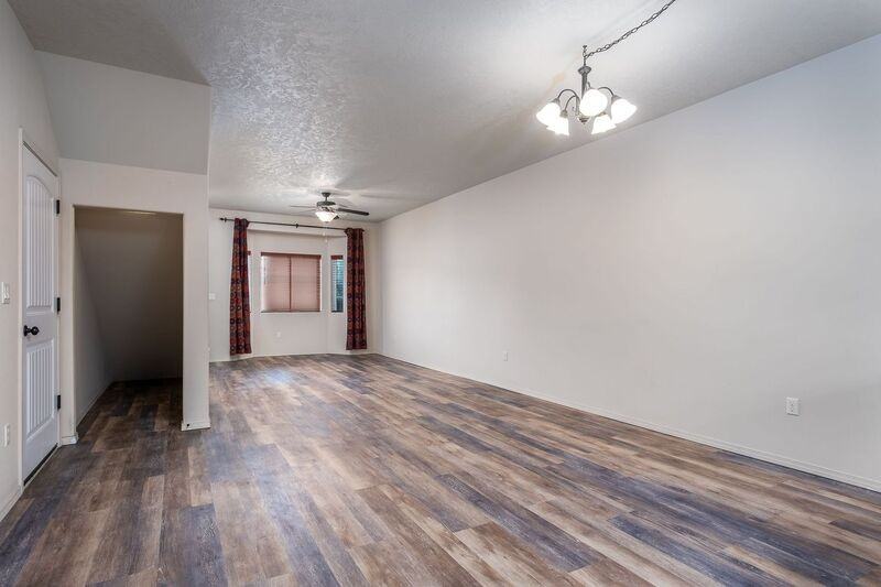 105 S Tweedt Pl - Photo 3 of 12