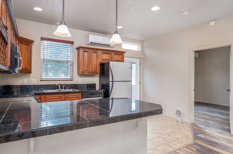 105 S Tweedt Pl - Photo 4 of 12