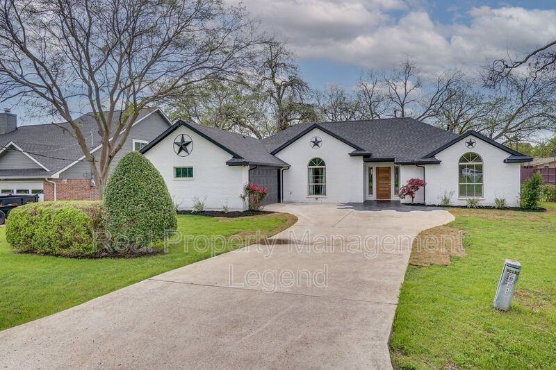 10410 Country Club Dr - Photo 3 of 44