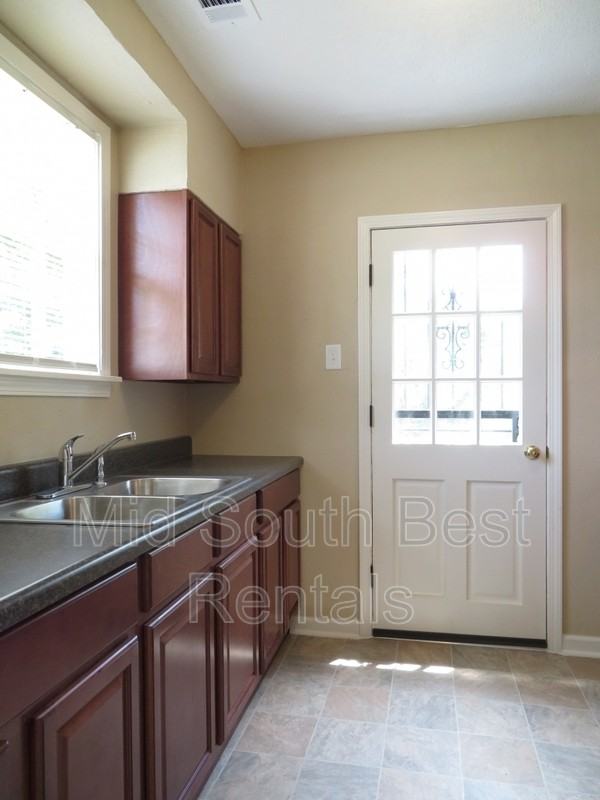 443 Jacklyn Ave - Photo 3 of 6