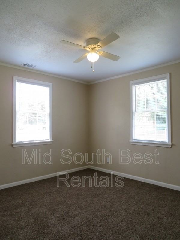 443 Jacklyn Ave - Photo 4 of 6