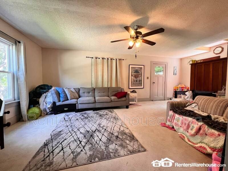 7617 Hoover St - Photo 3 of 20