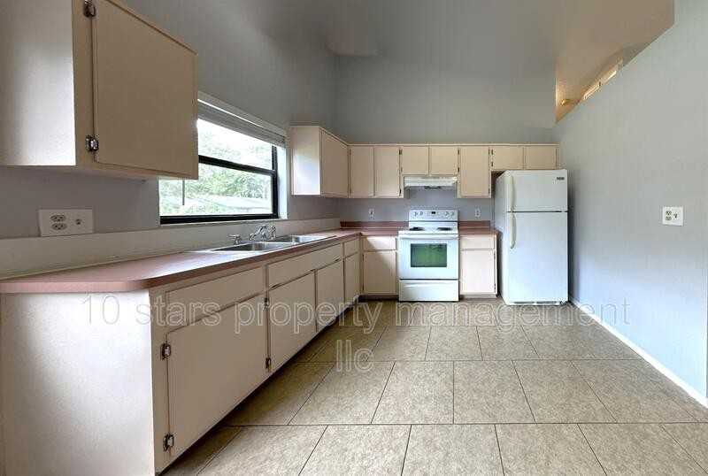 1159 E Rohe St - Photo 7 of 31