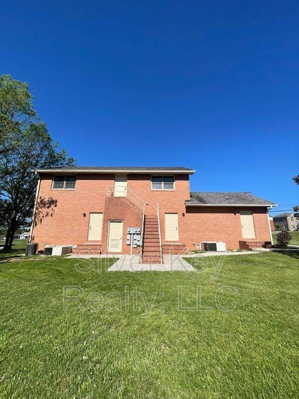 135 S Main St - Photo 2 of 6