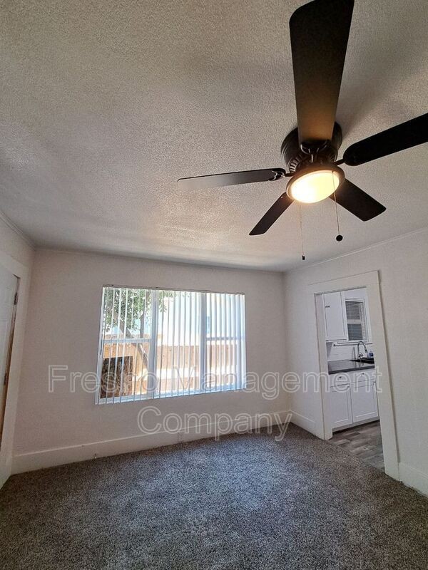 958 N Farris Ave - Photo 2 of 9