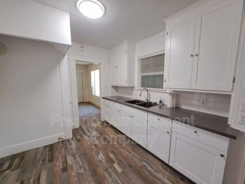 958 N Farris Ave - Photo 3 of 9