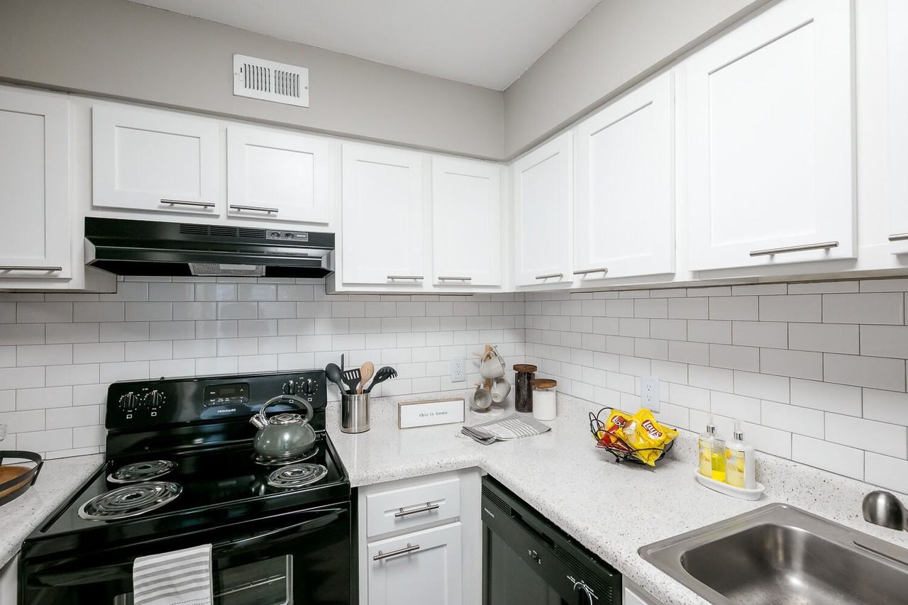 Pier 5350 - Photo 2 of 50