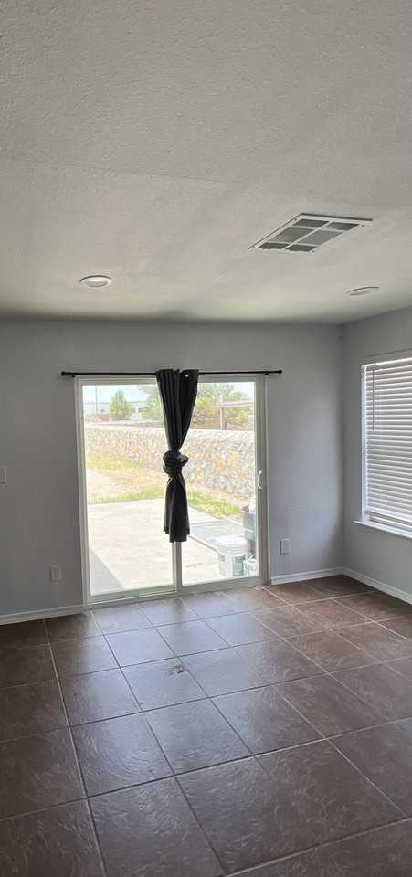 11920 Oak Crossing Drive - Photo 3 of 8