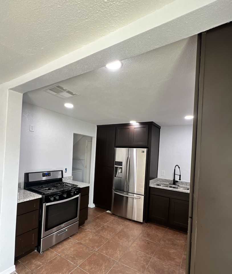 11920 Oak Crossing Drive - Photo 2 of 8