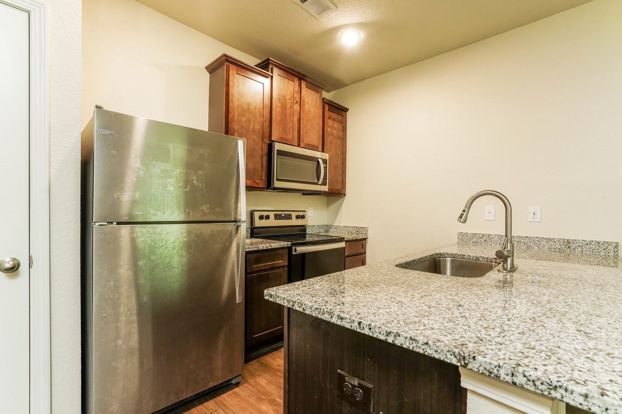 1010 Highwood Ln - Photo 6 of 19