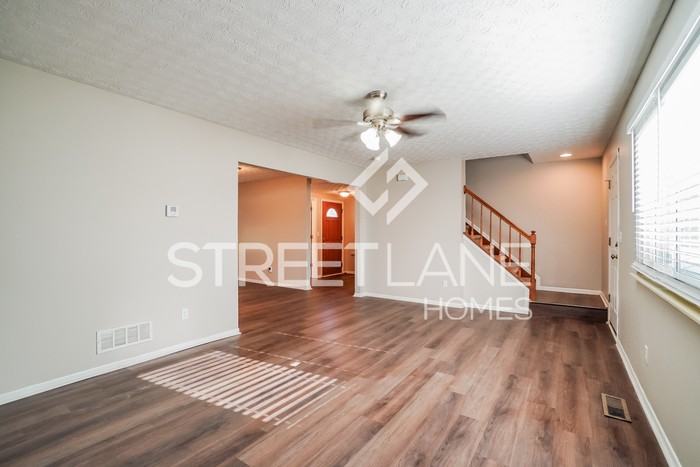 3142 Plainfield Ct - Photo 3 of 15