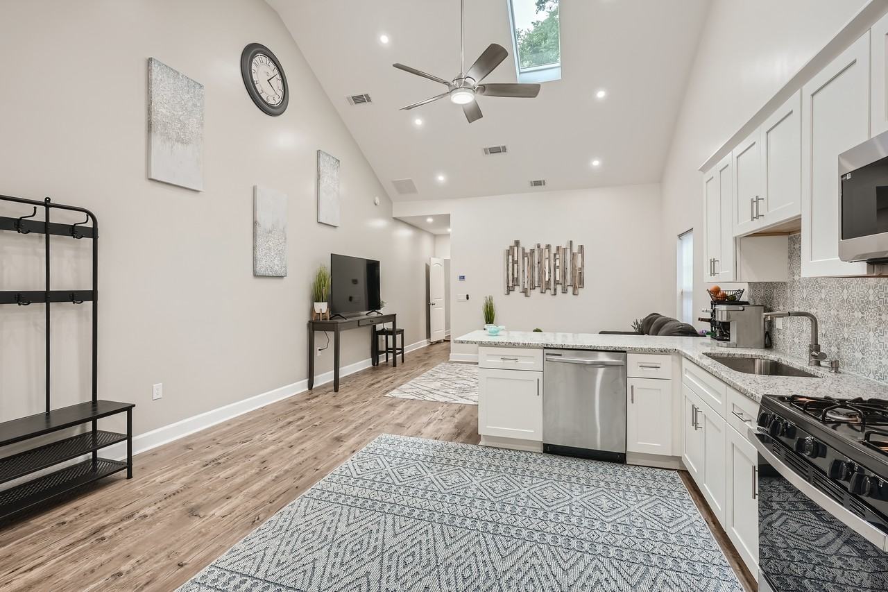 1308 Marcy St Se #1308 - Photo 3 of 11