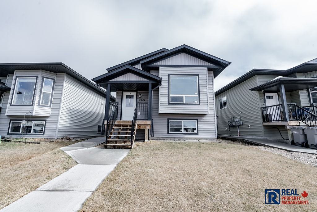 102 Avenue - 8434 - Unit B - Photo 2 of 25