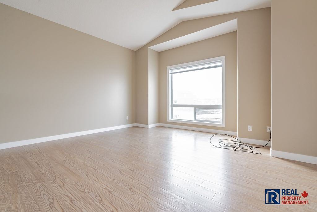 102 Avenue - 8434 - Unit B - Photo 3 of 25