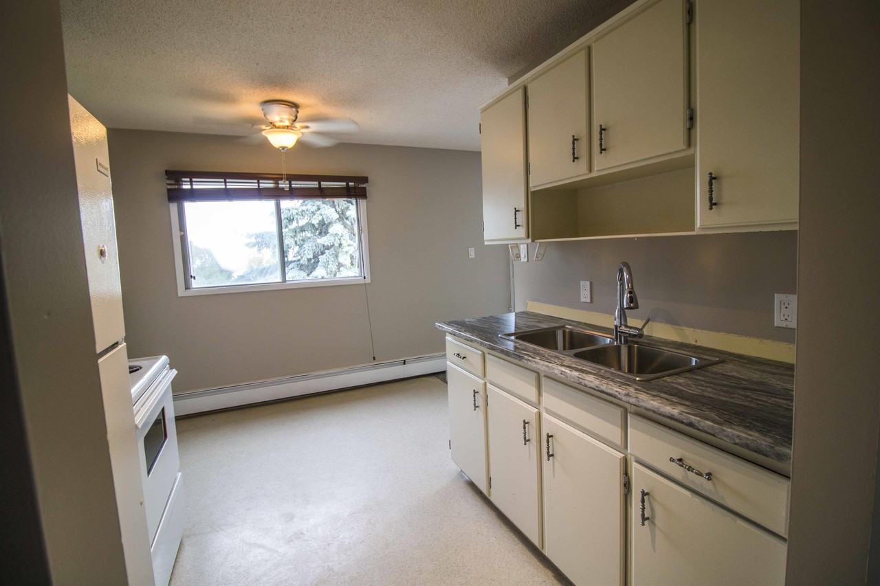 106th Avenue - 10211 - 301 - Photo 3 of 9