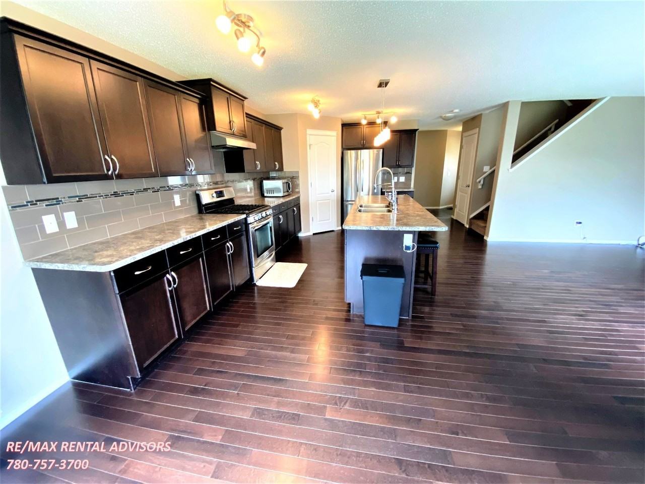 2531 Cole Cres Sw - Photo 3 of 21