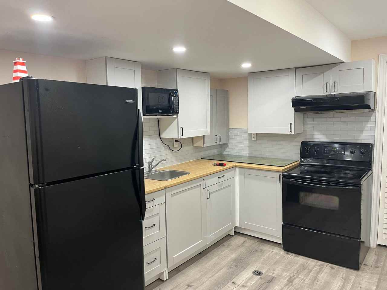 811 McKay Crescent - Photo 2 of 6