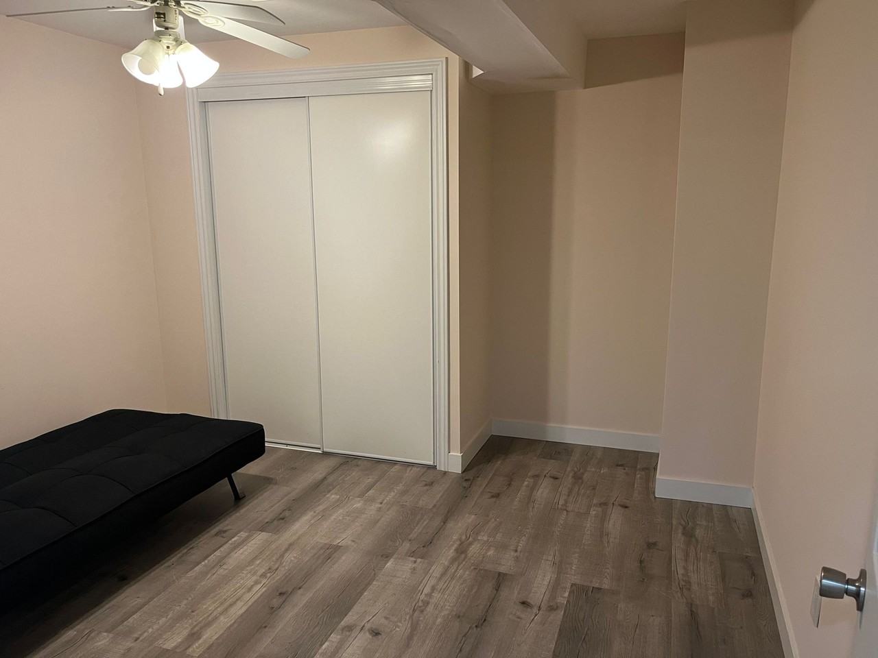 811 McKay Crescent - Photo 3 of 6