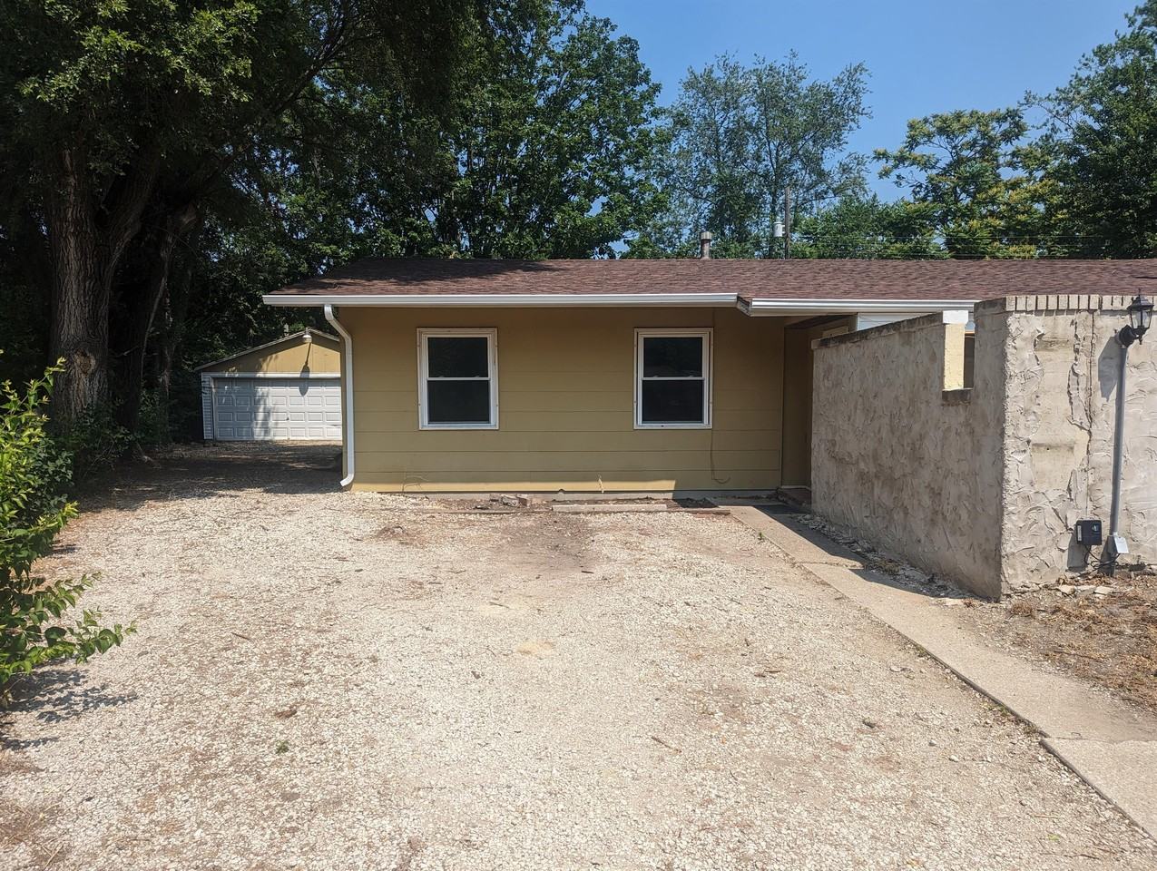 6 Southwood Ct #1 - Photo 2 of 12