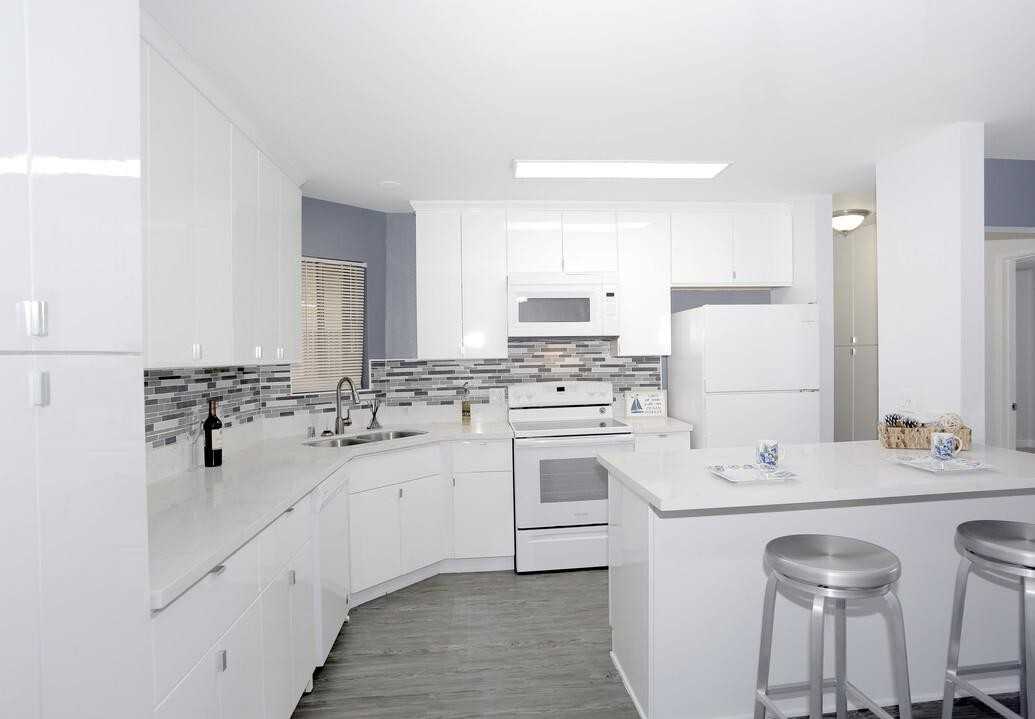 6401 Warner Ave - Photo 5 of 18