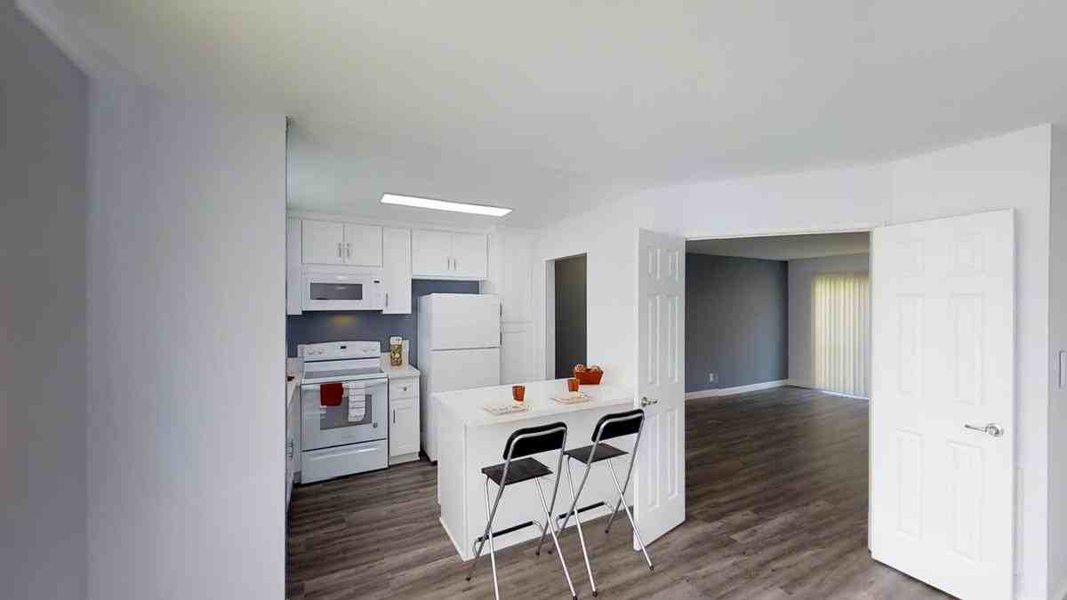 6401 Warner Ave - Photo 3 of 18