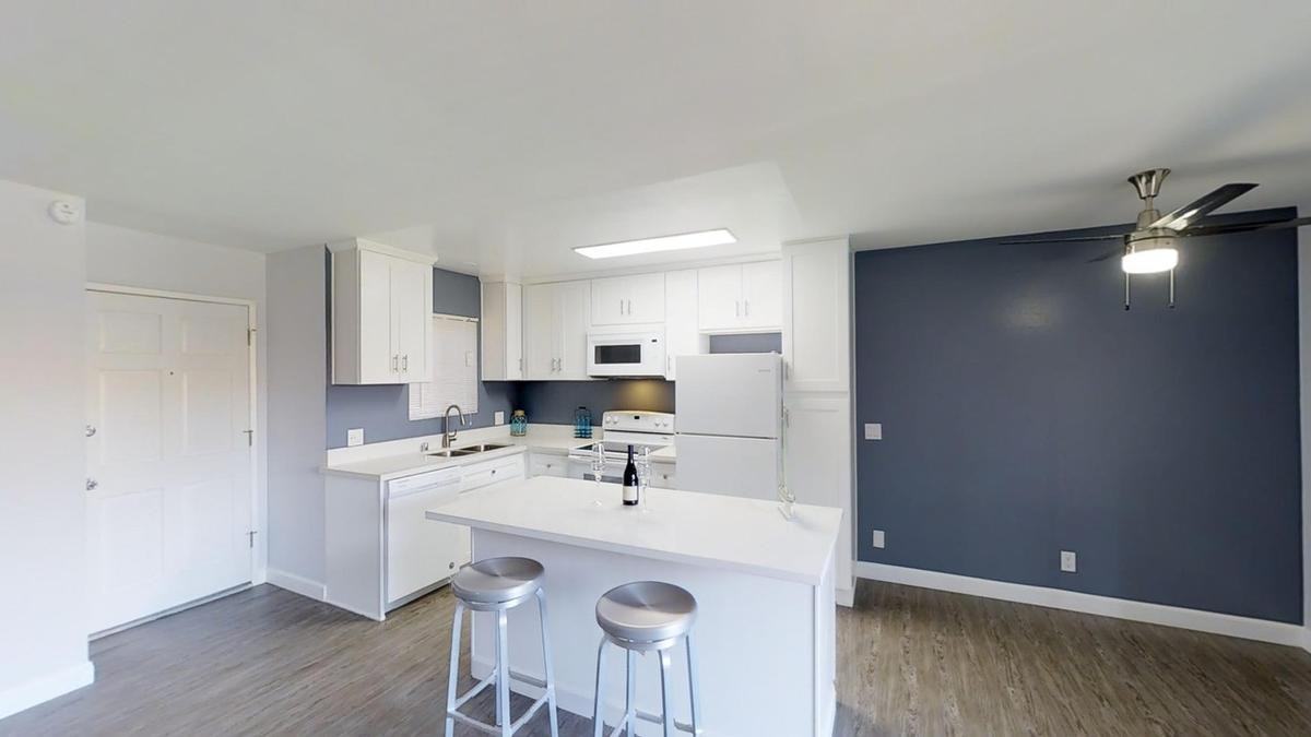 6401 Warner Ave - Photo 7 of 18